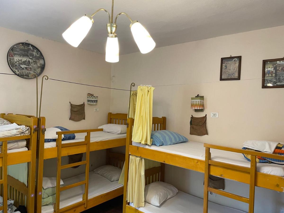 Trip'n'Hostel Tiranë Ngoại thất bức ảnh
