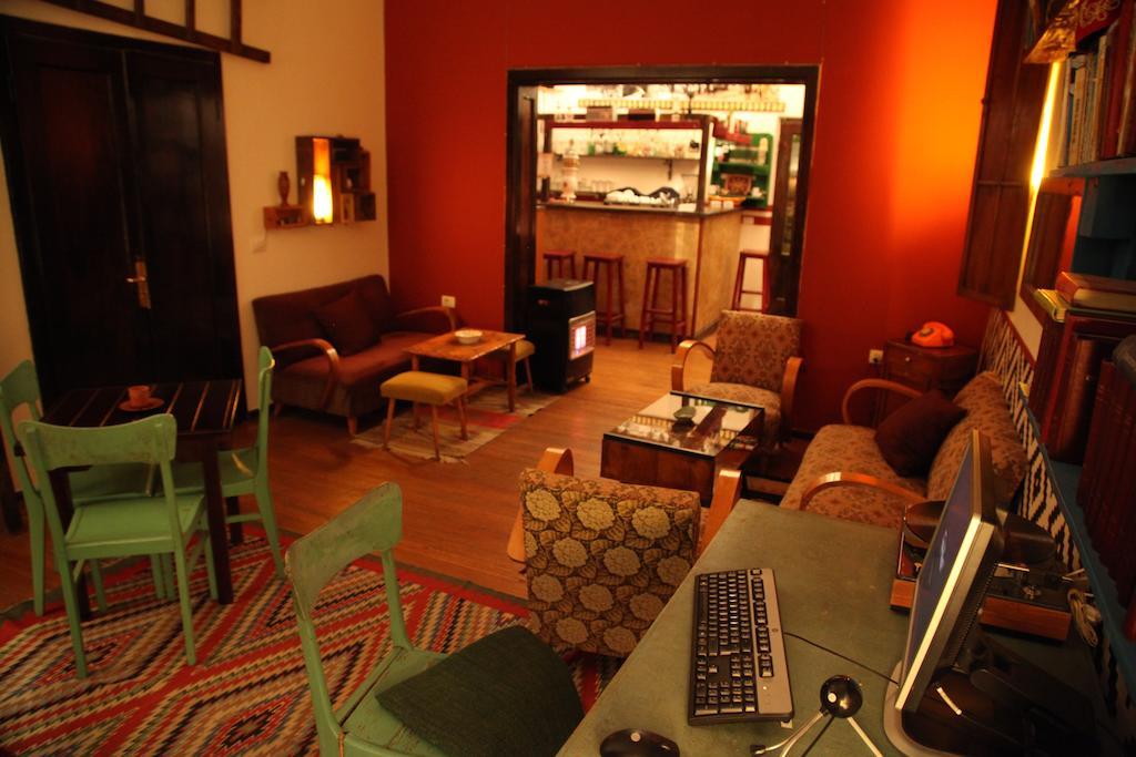 Trip'n'Hostel Tiranë Ngoại thất bức ảnh