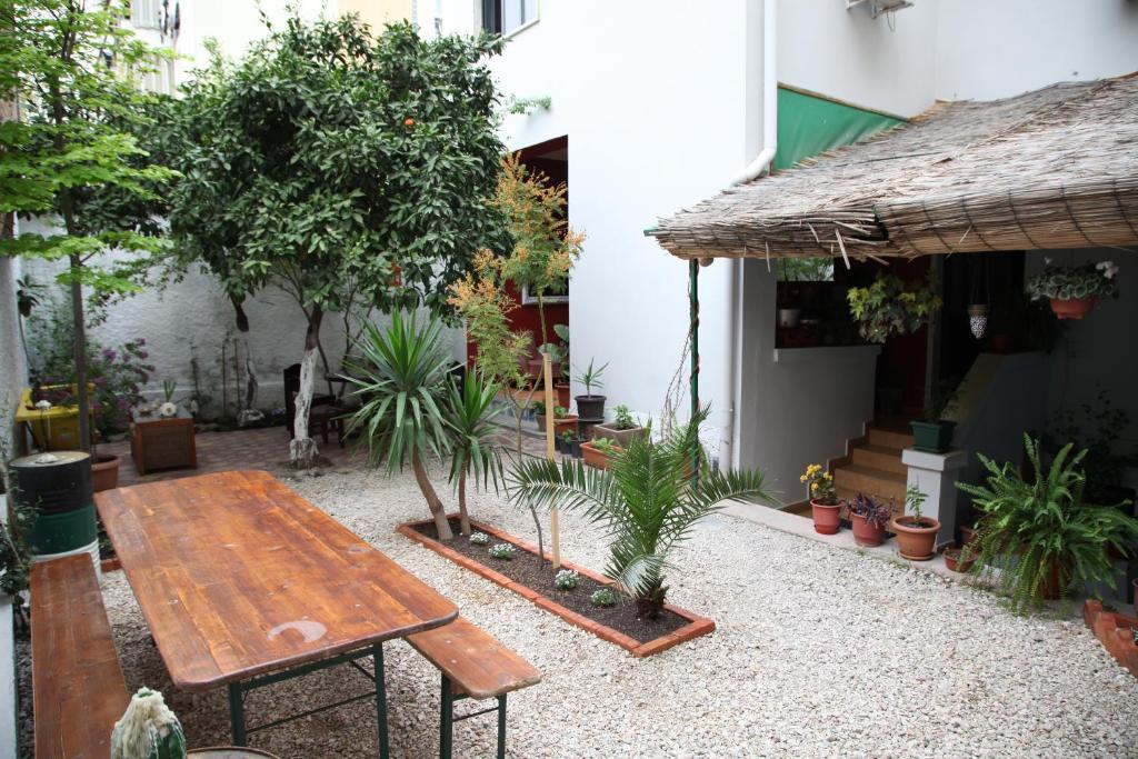 Trip'n'Hostel Tiranë Ngoại thất bức ảnh